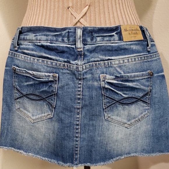 💋Abercrombie & Fitch Denim Mini Skirt - Picture 2 of 8